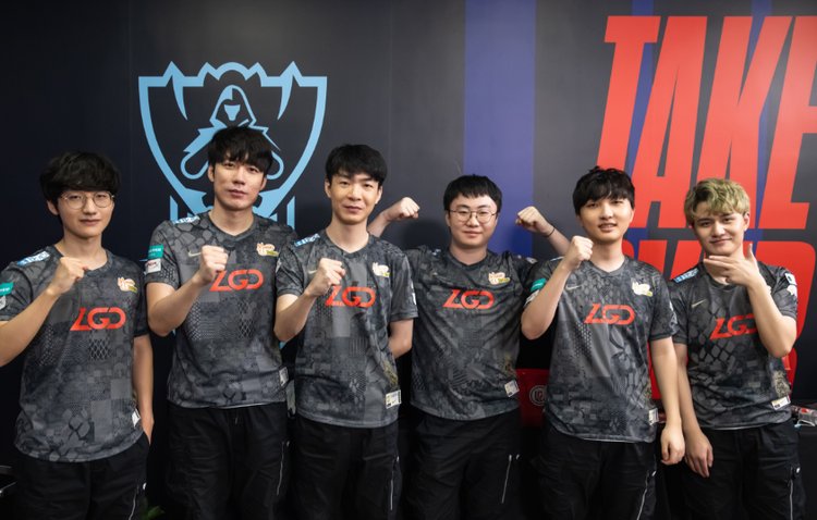 增添浓墨重 增添浓墨重